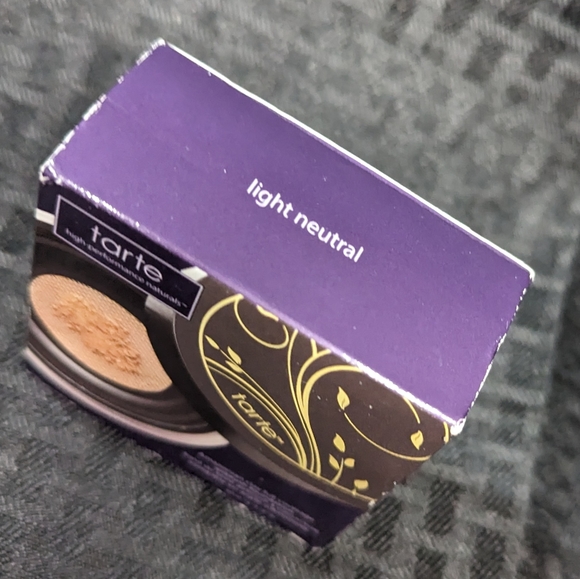 Tarte Amazonian Clay Full Coverage Airbrush Foundation. - Picture 4 of 9